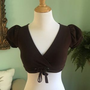 Puffed sleeve v neck grommet crop tie front top